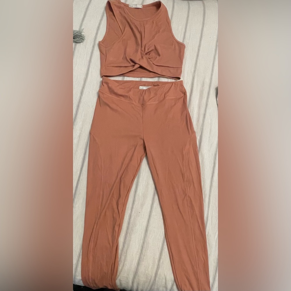 InLuv workout set